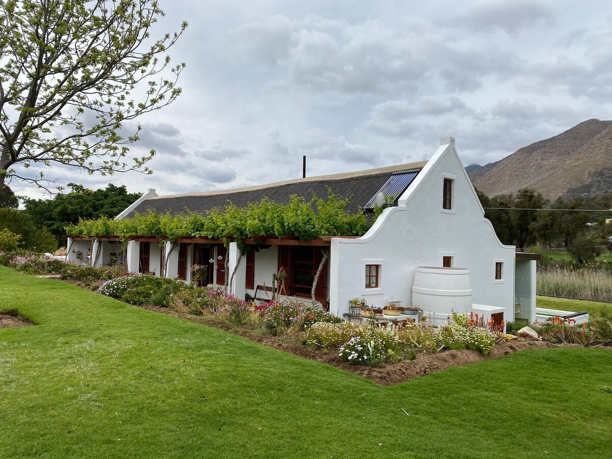 Cape Dutch cottage and garden at Alpaca Inn